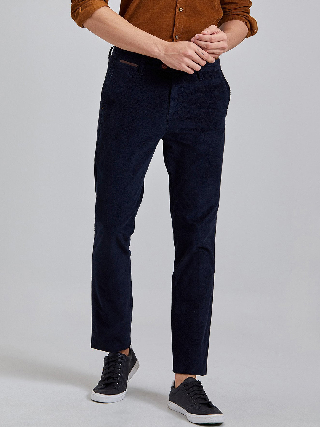 

Red Flame Men Slim Fit Mid-Rise Cotton Trousers, Black