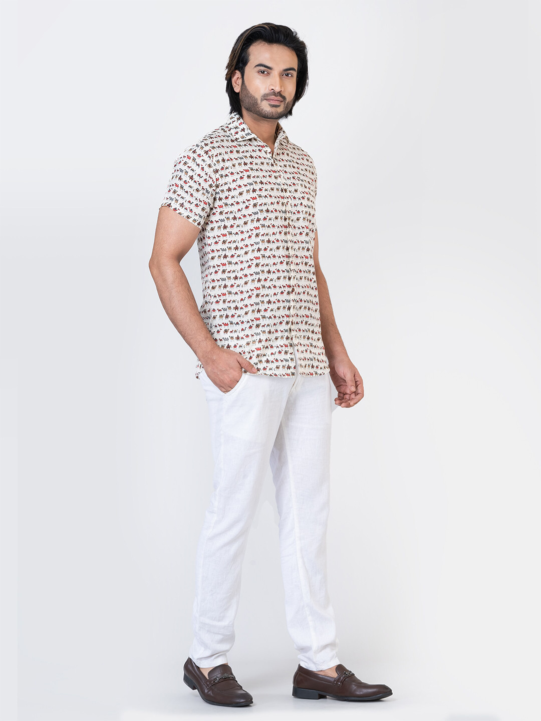 

Kartikeya Jaipur Standard Animal Printed Cotton Spread Collar Curved Casual Shirt, White