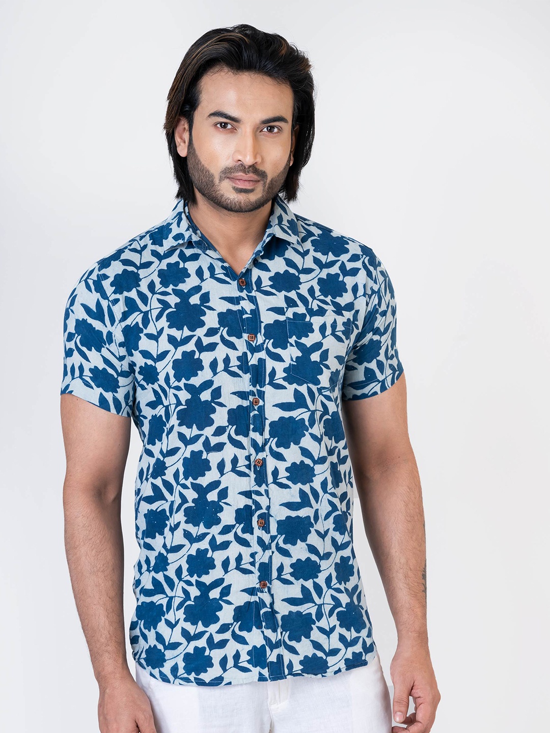 

Kartikeya Jaipur Standard Opaque Printed Cotton Casual Shirt, Navy blue