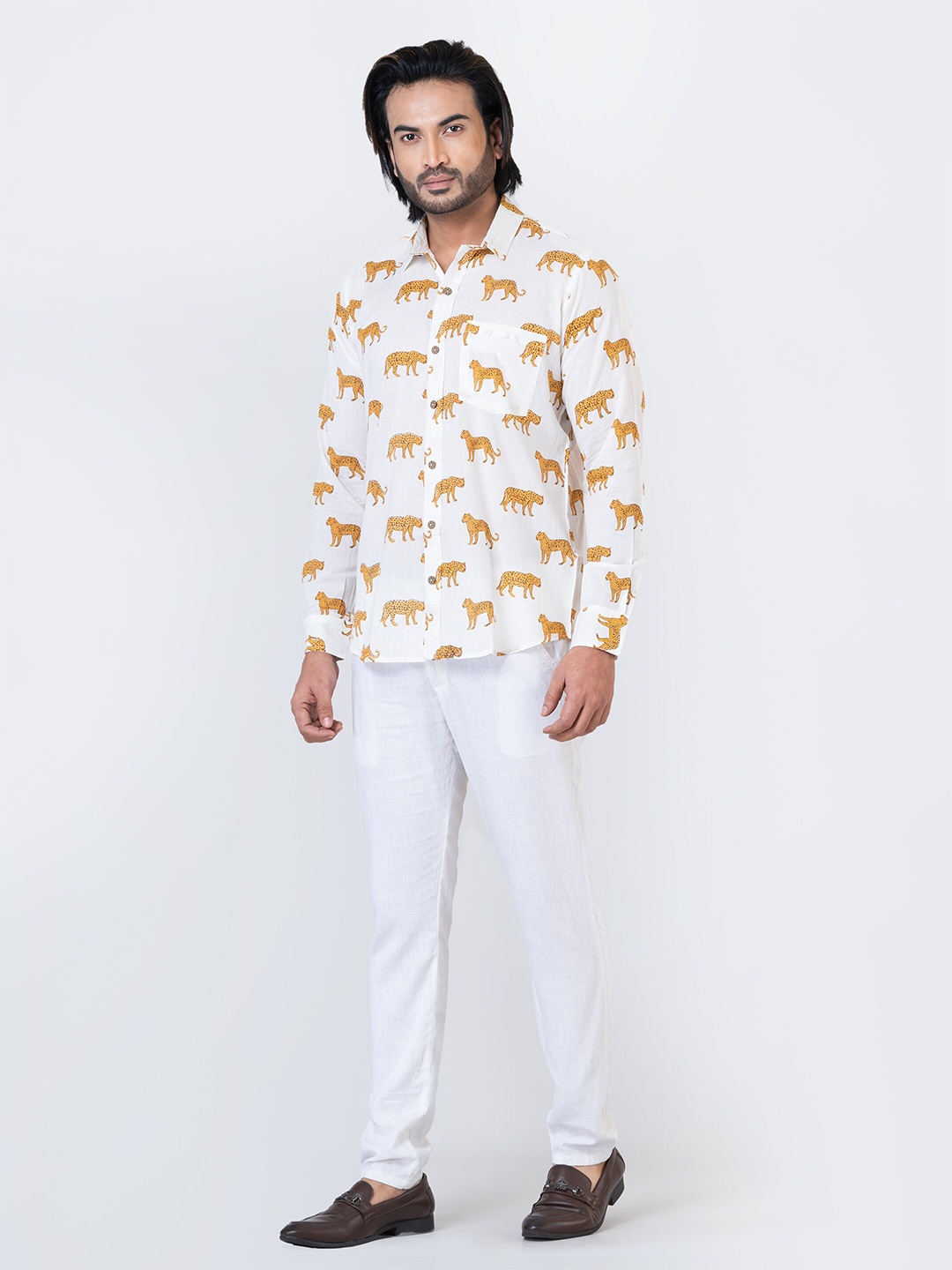 

Kartikeya Jaipur Leopard Printed Cotton Standard Opaque Casual Shirt, White