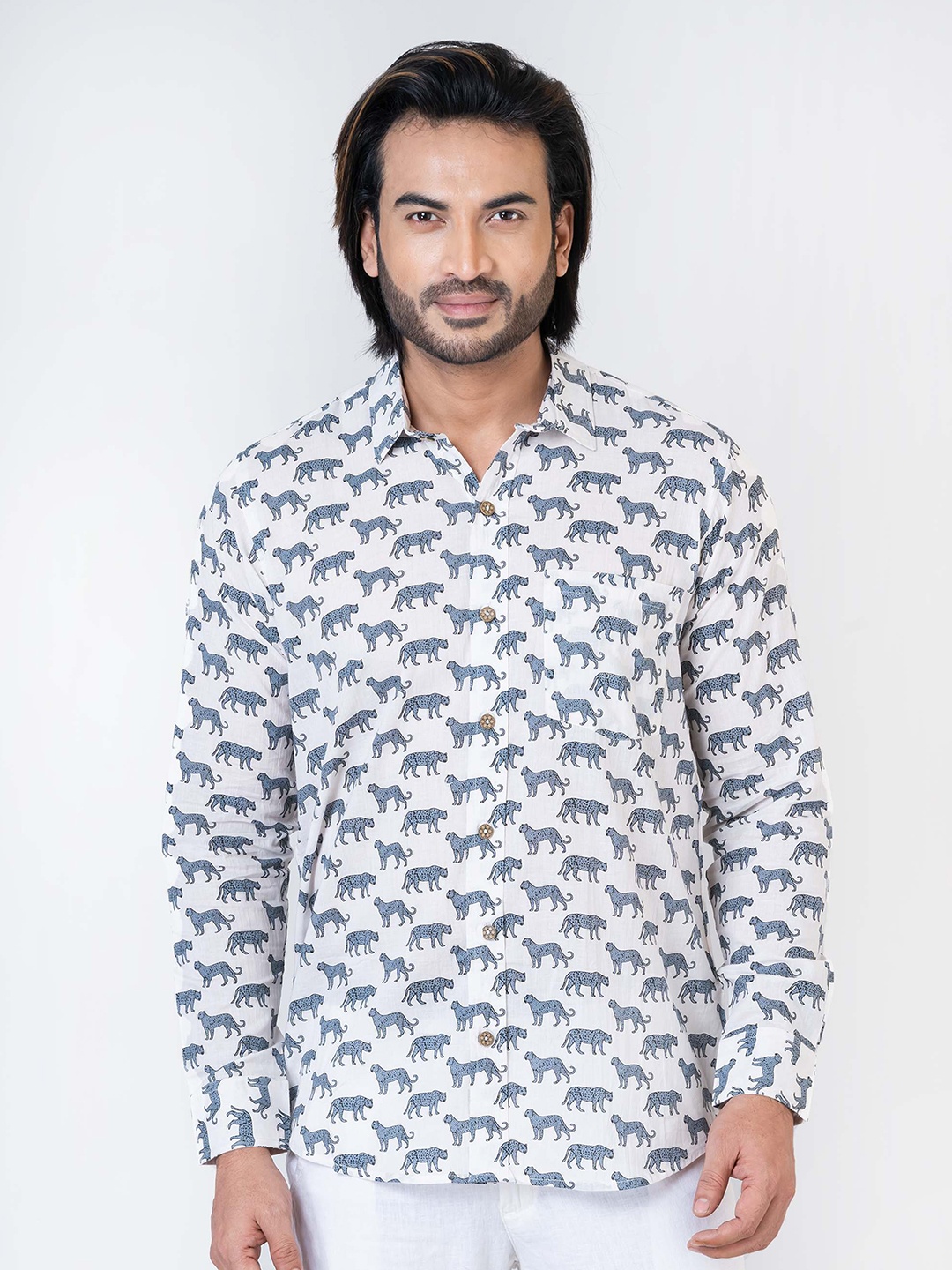 

Kartikeya Jaipur Standard Animal Printed Cotton Spread Collar Curved Casual Shirt, White