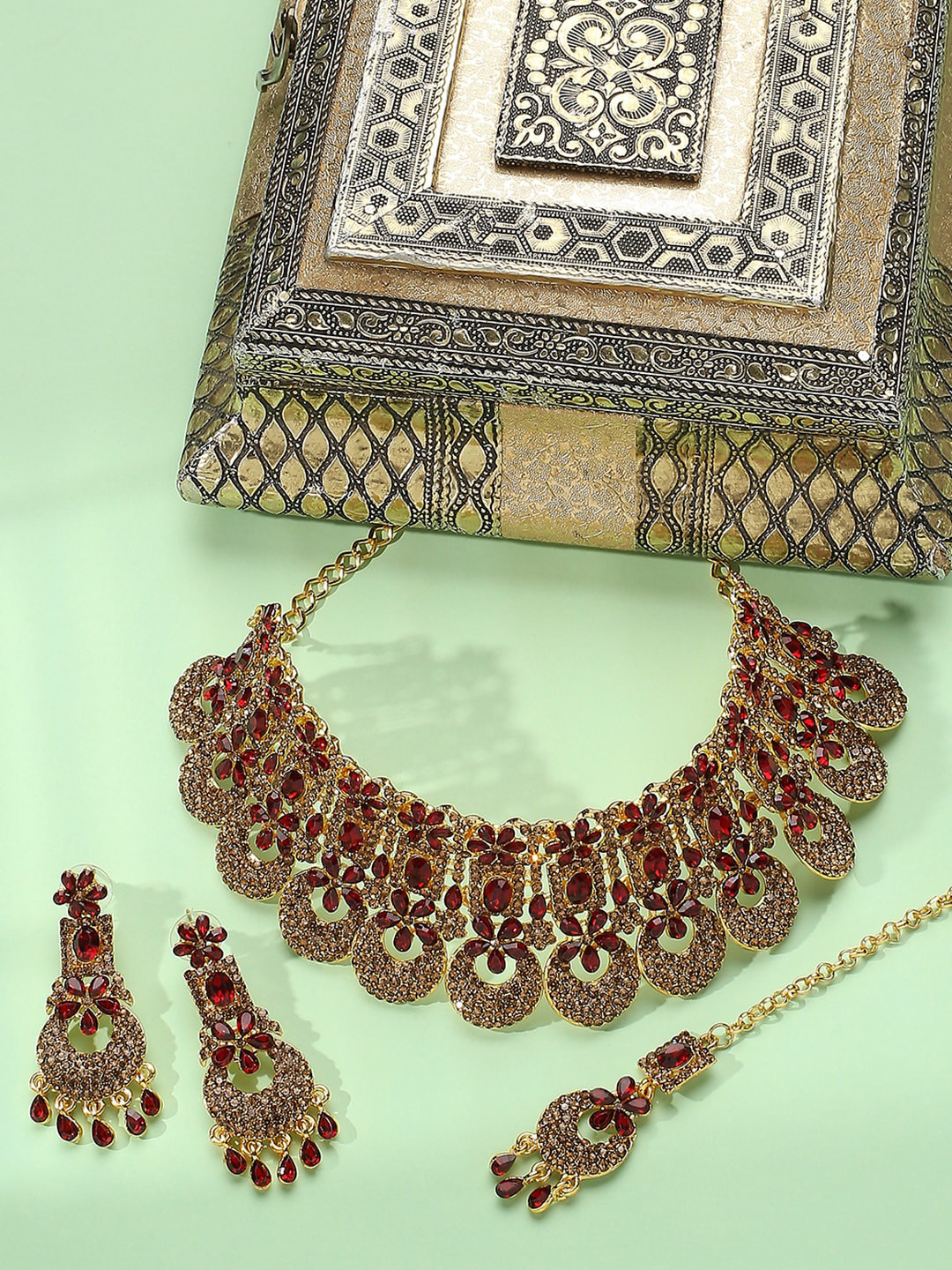 

VATSALYA creation Gold-Plated Stones Studded Necklace & Earrings With Maang Tika
