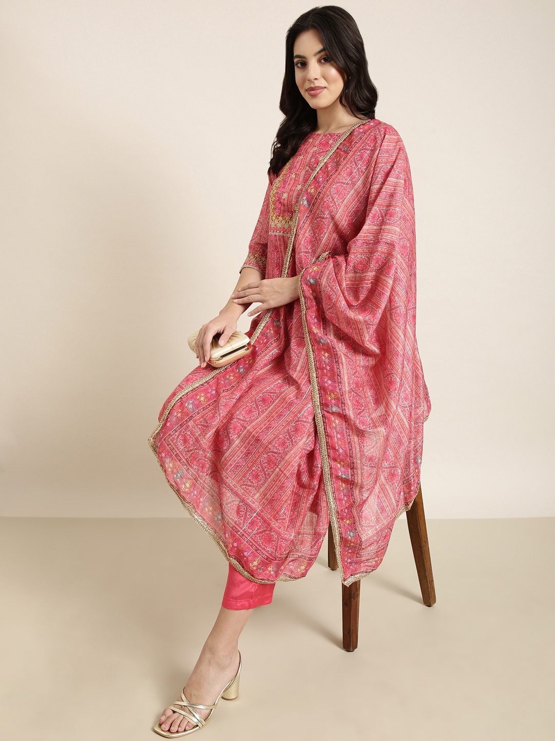 

SHOWOFF Floral Printed Zari Straight Kurta & Trousers With Dupatta, Pink