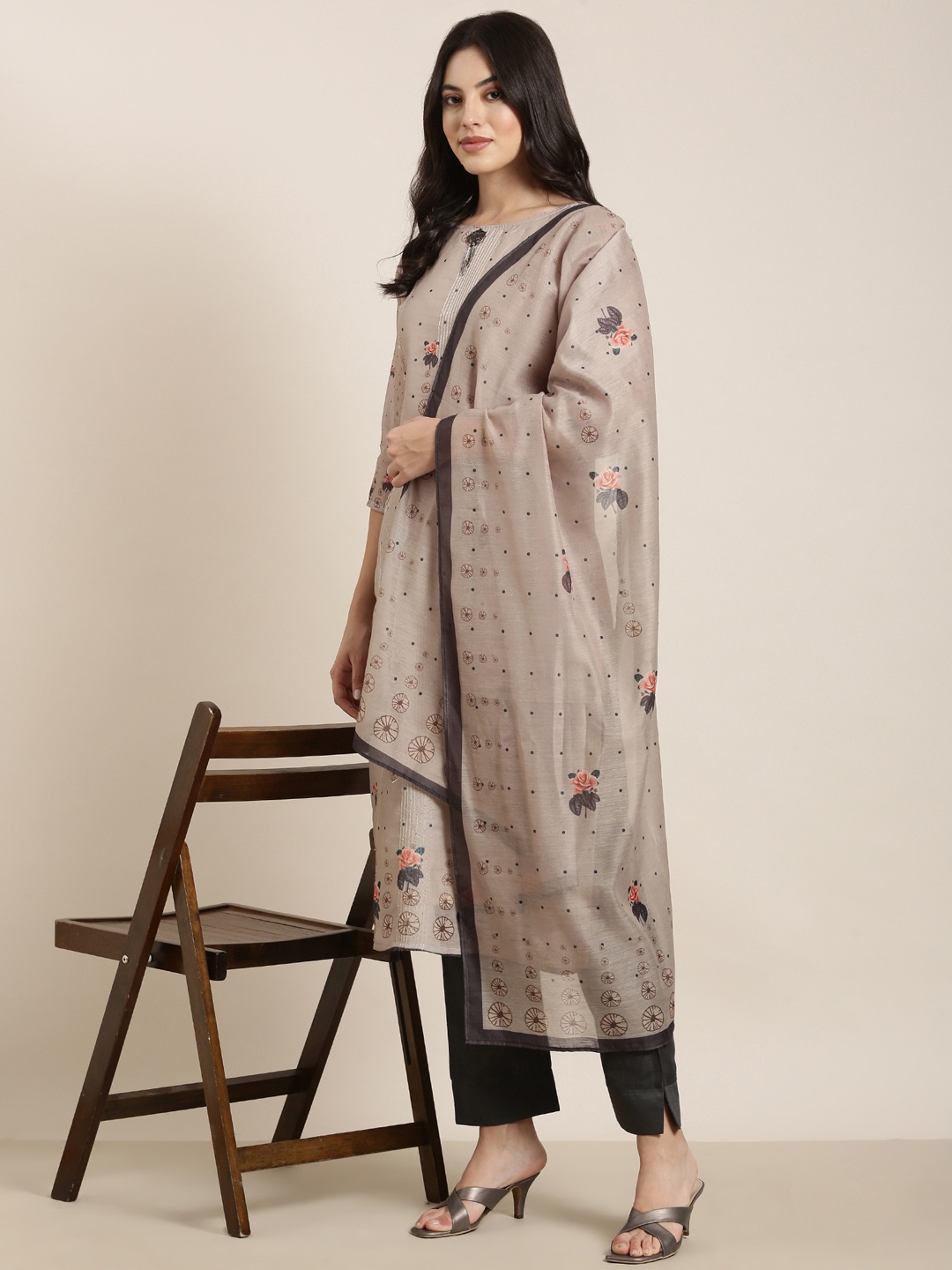 

SHOWOFF Floral Printed Regular Sequinned Kurta With Trousers & Dupatta, Olive