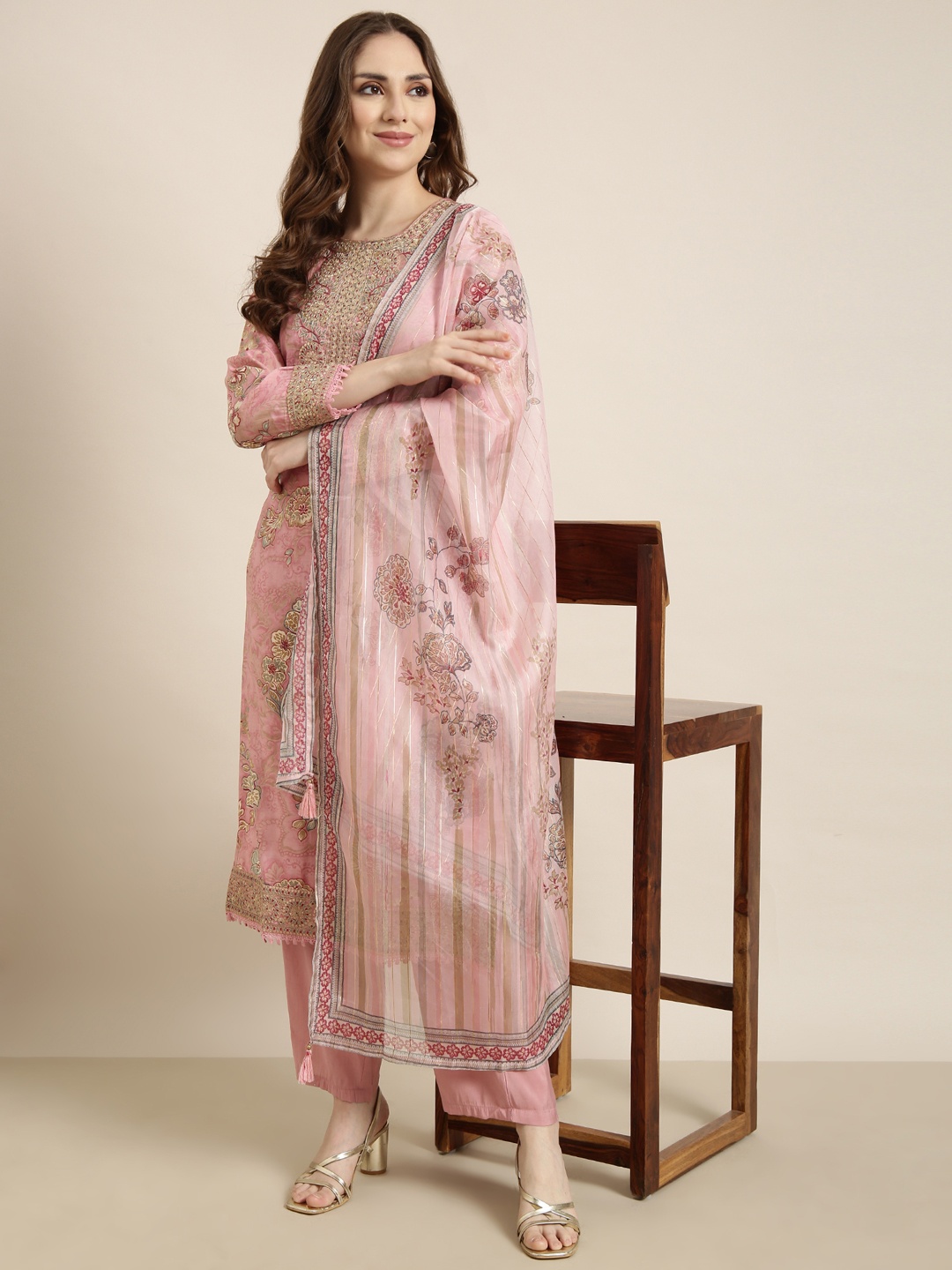 

SHOWOFF Floral Printed Zari Regular Kurta With Trousers & Dupatta, Pink