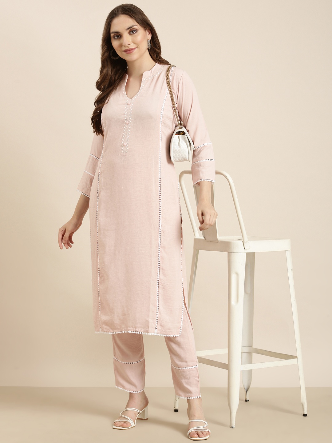 

SHOWOFF Embroidered Mandarin Collar Straight Kurta With Trouser, Peach