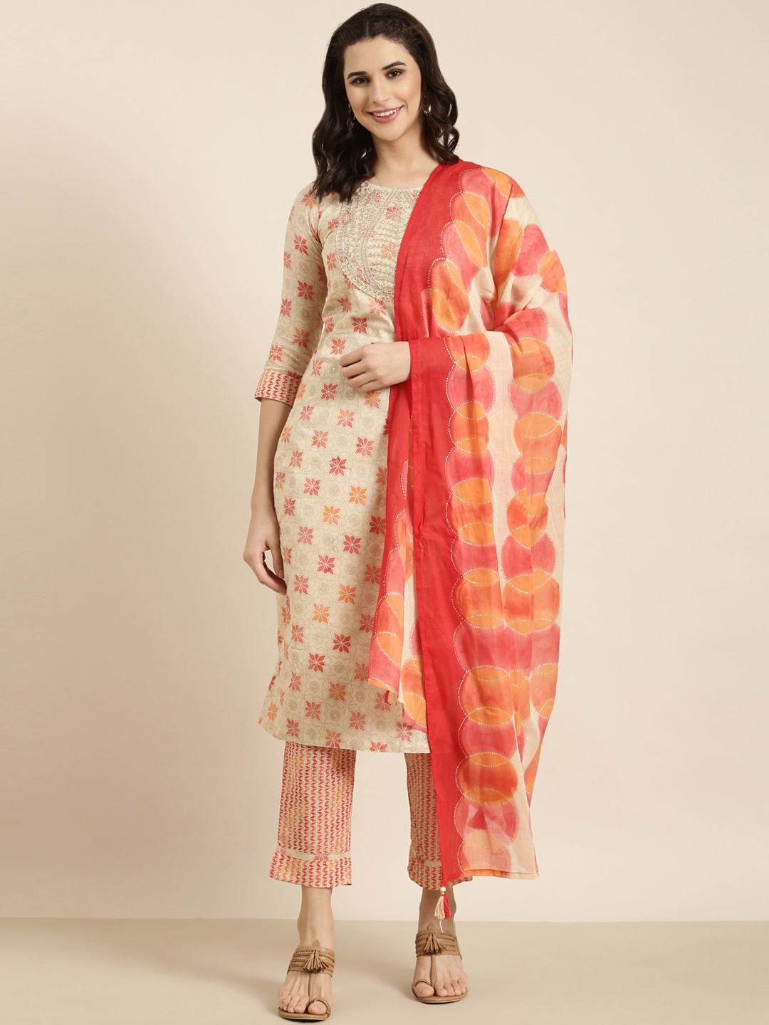 

SHOWOFF Floral Printed Round Neck Straight Kurta with Trousers & Dupatta, Beige