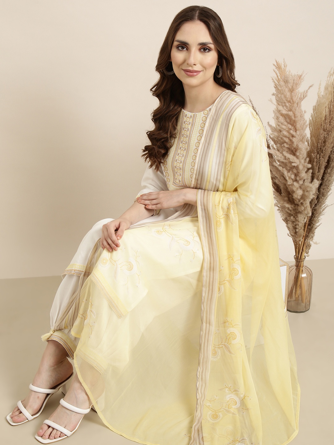 SHOWOFF Floral Thread Work Straight Kurta & Patiala With Dupatta, Off white