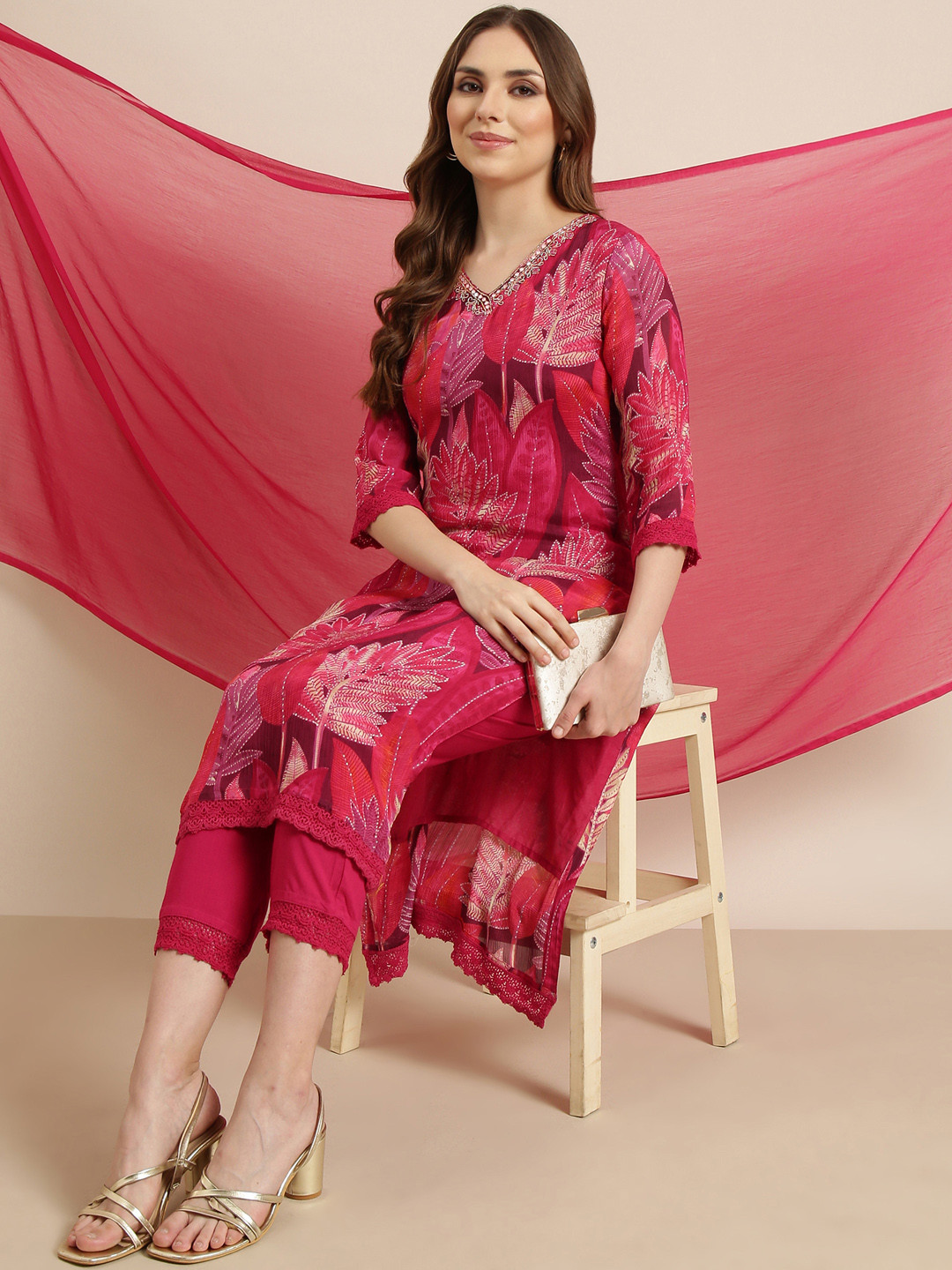 

SHOWOFF Floral Printed Regular Beads and Stones Kurta With Trousers & Dupatta, Pink