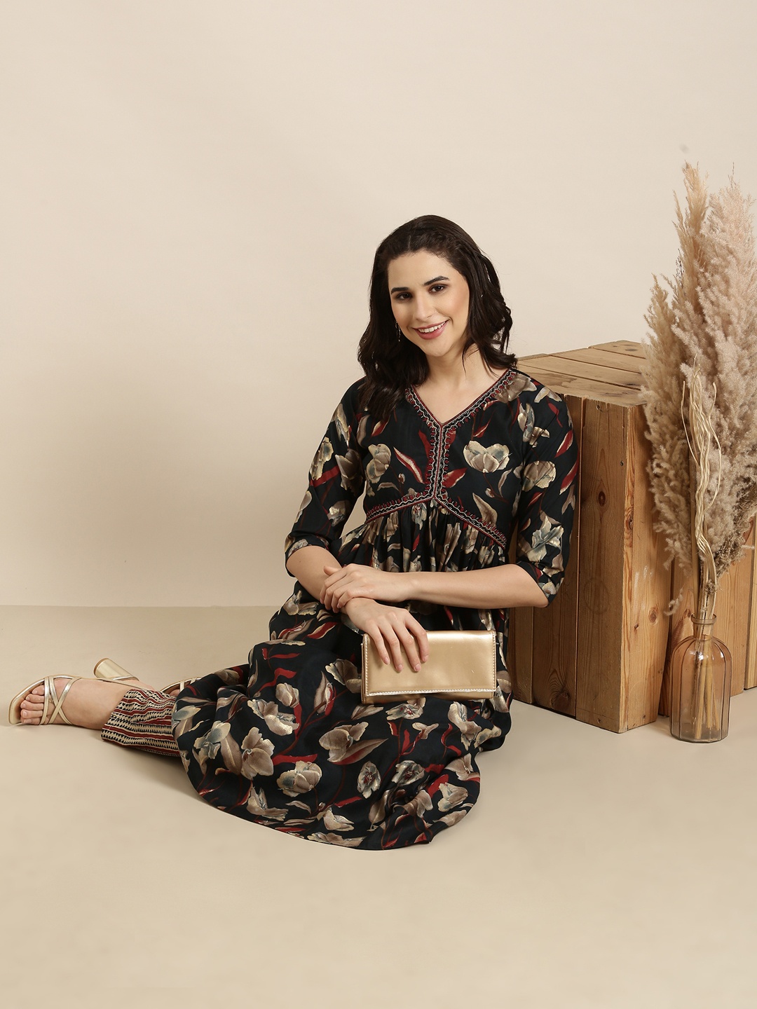 

SHOWOFF Floral Printed V-Neck Empire Beads and Stones Anarkali Kurta with Trousers, Black