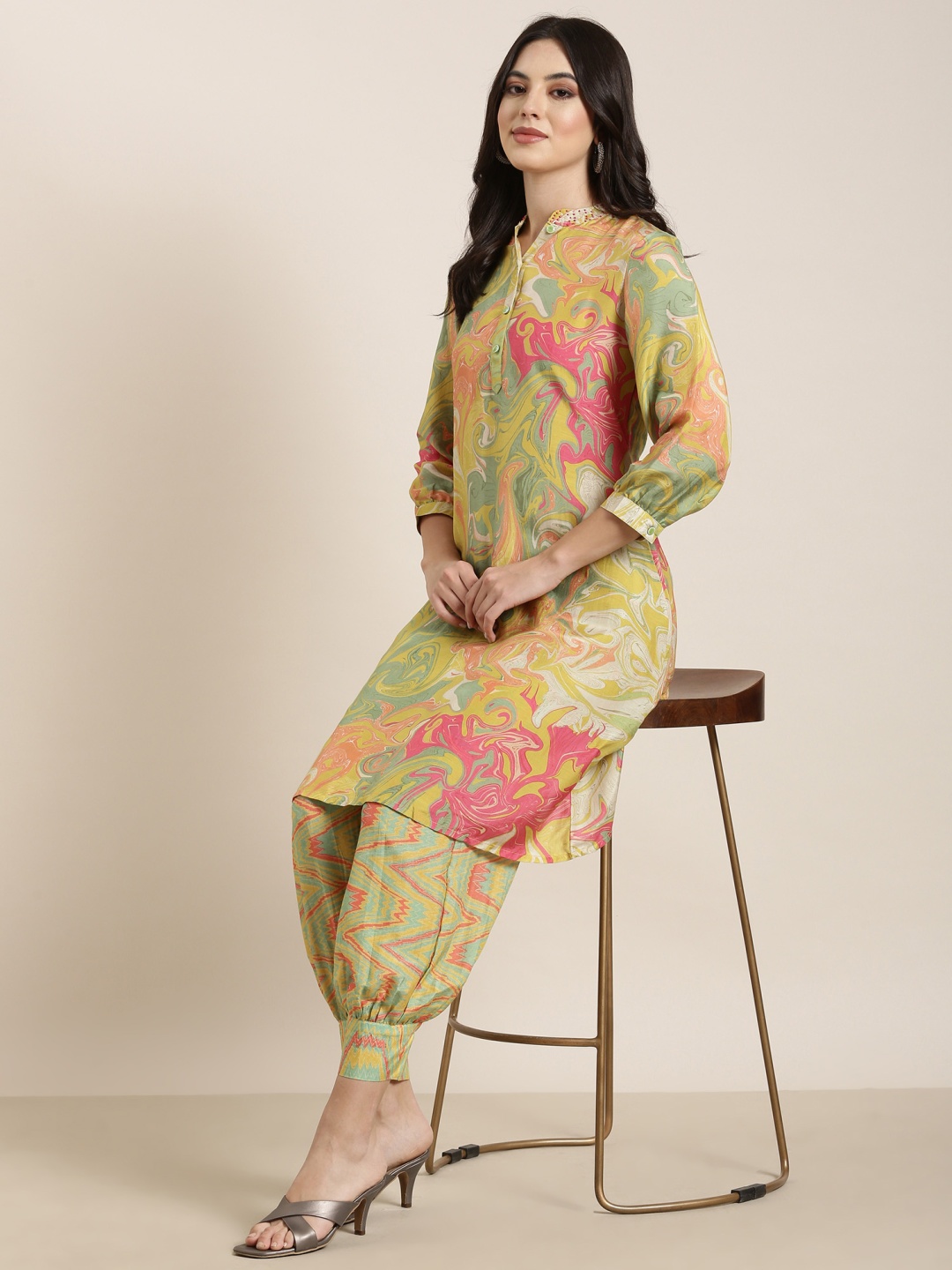 

SHOWOFF Abstract Printed Mandarin Collar Three-Quarter Puffed Sleeves A-Line Kurta Set, Green