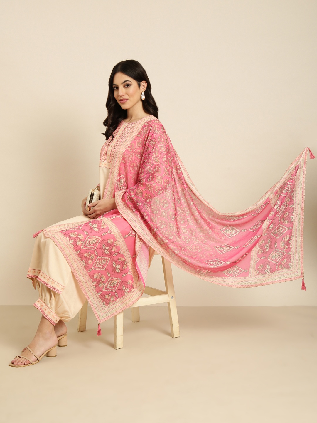 

SHOWOFF Yoke Design Regular Thread Work Kurta with Patiala & Dupatta, Peach