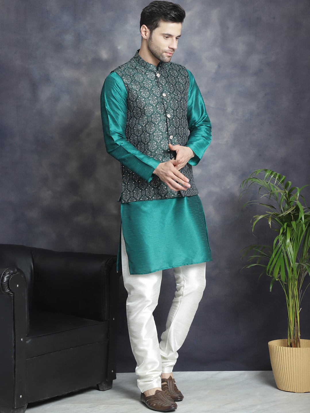 

Jompers Ethnic Motifs Printed Straight Kurta & Pyjama With Nehru Jacket, Olive