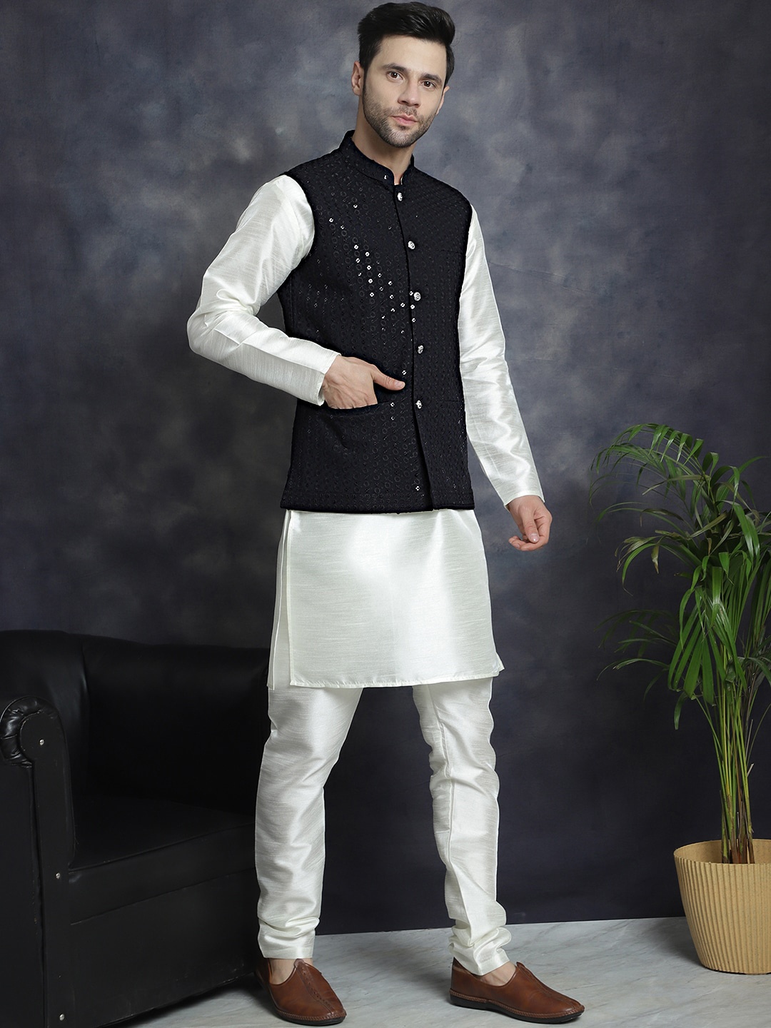

Jompers Floral Embroidered Sequinned Straight Kurta & Pyjama With Nehru Jacket, Black