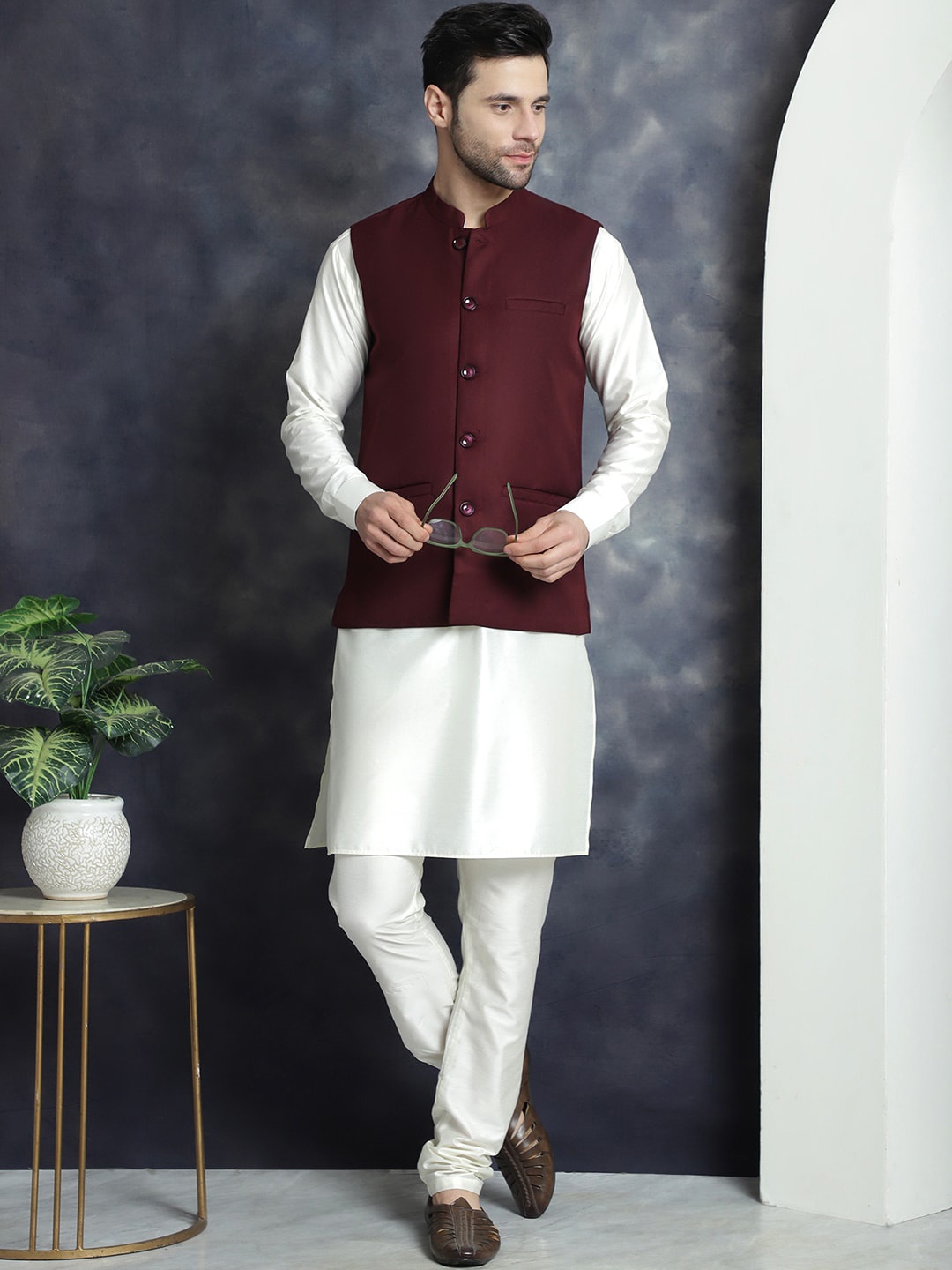 

Jompers Mandarin Collar Regular Kurta with Churidar, Maroon