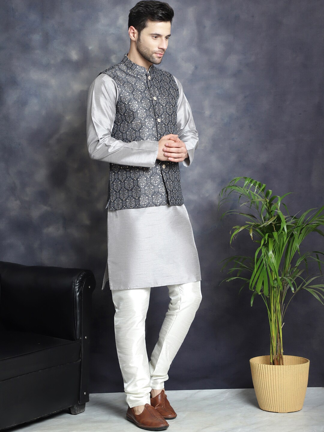 

Jompers Ethnic Motifs Mandarin Collar Long Sleeves Kurta with Churidar, Silver