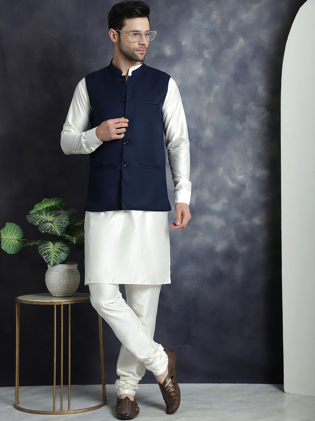 

Jompers Mandarin Collar Kurta With Churidar & Nehru Jacket Set, Navy blue