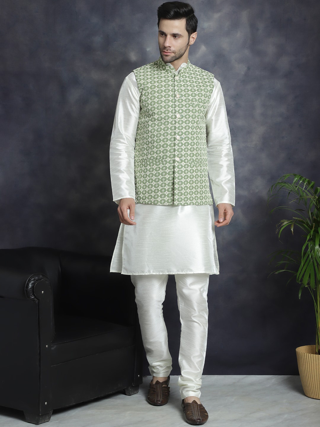 

Jompers Mandarin Collar Printed Nehru Jacket With Kurta Pyjama, Green