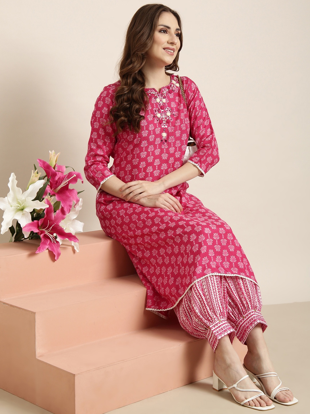 

SHOWOFF Ethnic Motifs Printed Asymmetric A-Line Thread Work Kurta With Salwar, Pink