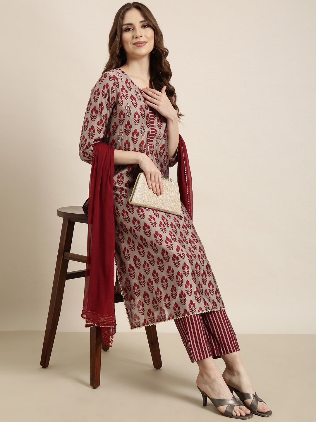 

SHOWOFF Floral Printed Regular Gotta Patti Kurta With Trousers & Dupatta, Maroon