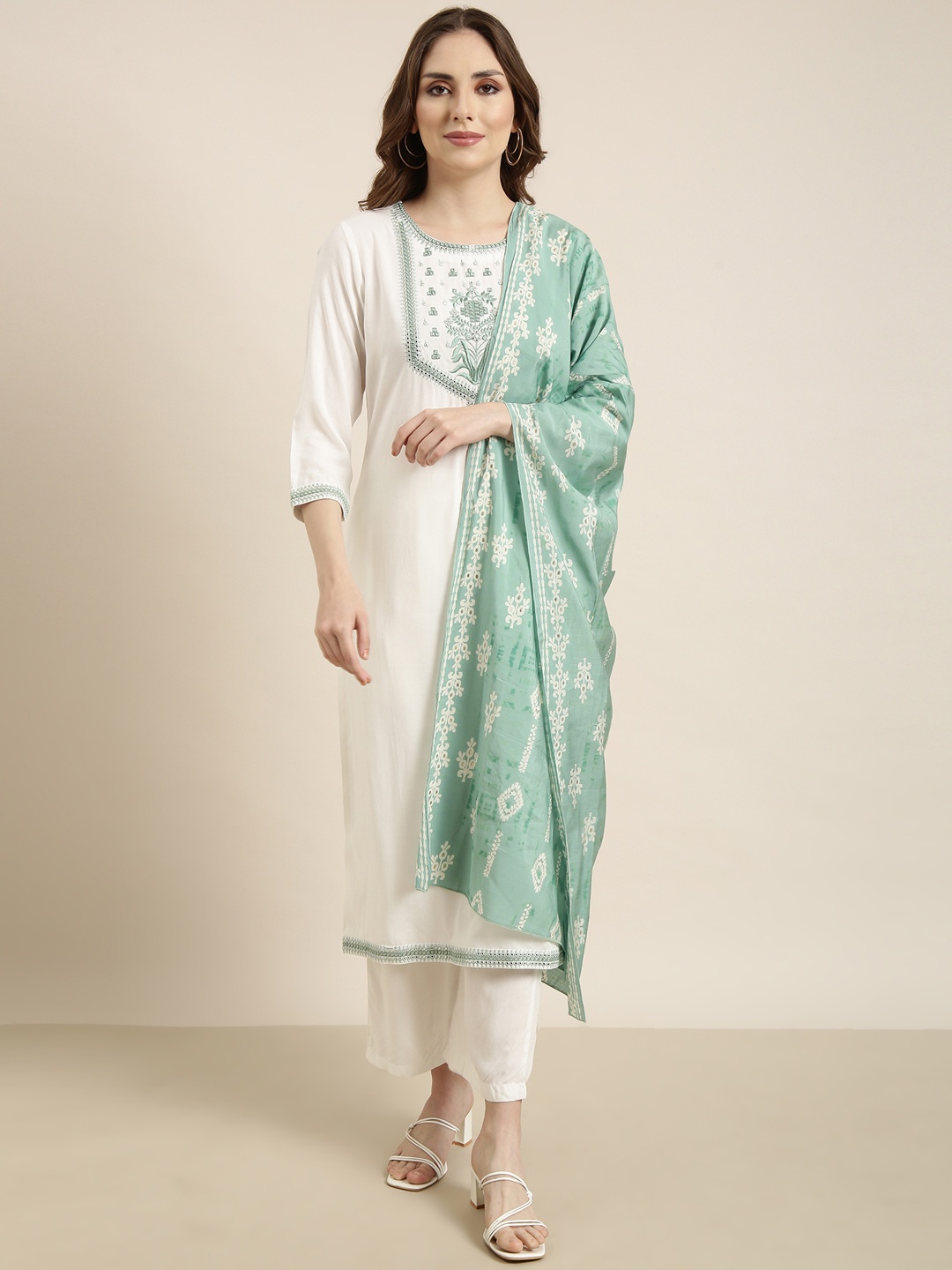 

SHOWOFF Floral Embroidered Regular Thread Work Kurta With Trousers & Dupatta, White