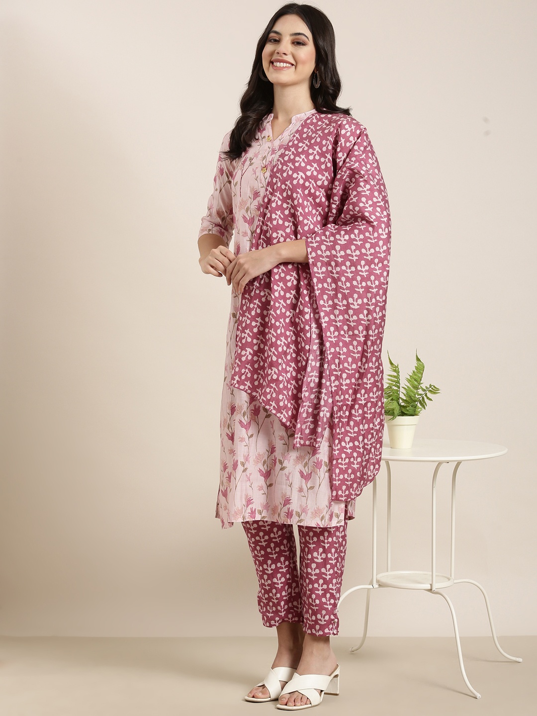 

SHOWOFF Floral Printed Mandarin Collar Three-Quarter Sleeves Straight Kurta Set, Pink