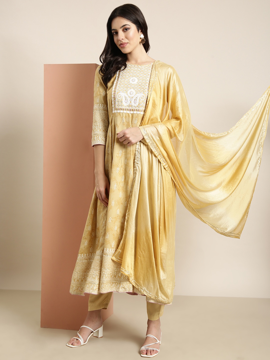 

SHOWOFF Floral Printed Empire Thread Work Anarkali Kurta With Trouser & Dupatta, Beige