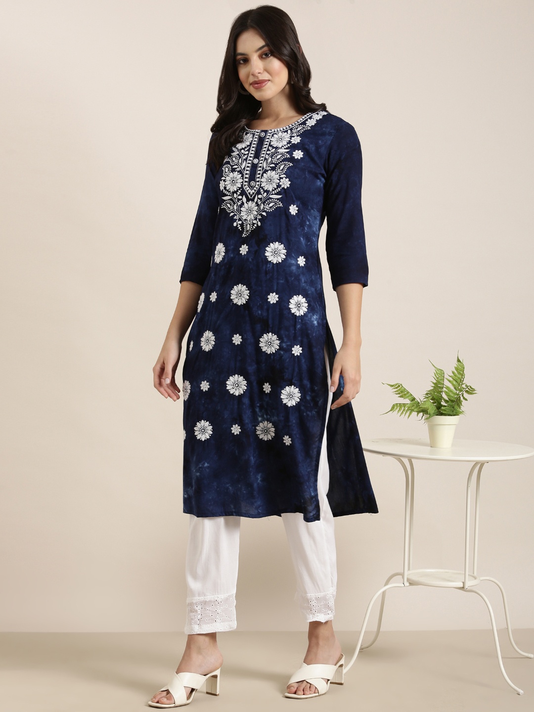 

SHOWOFF Floral Printed Round Neck Straight Kurta with Trousers, Navy blue