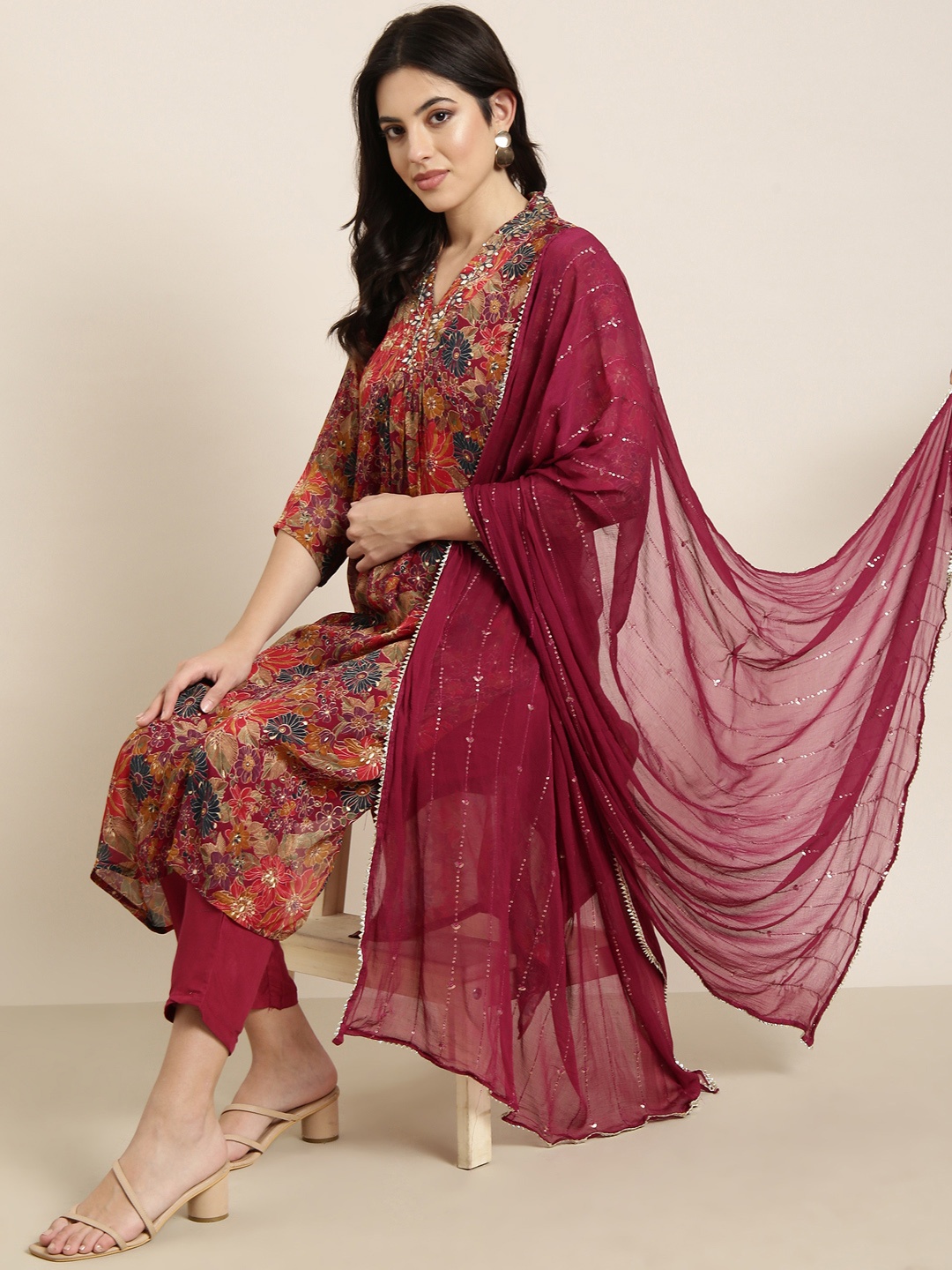 

SHOWOFF Floral Printed Regular Gotta Patti Kurta with Trousers & Dupatta, Maroon