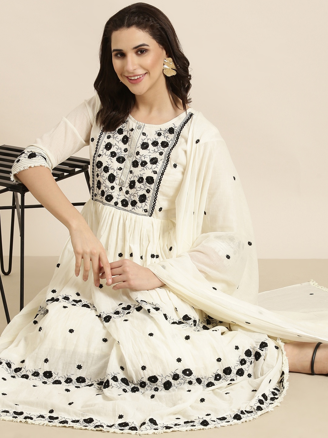 

SHOWOFF Floral Embroidered Empire Flared Thread Work Anarkali Kurta With Patiala & Dupatta, Off white