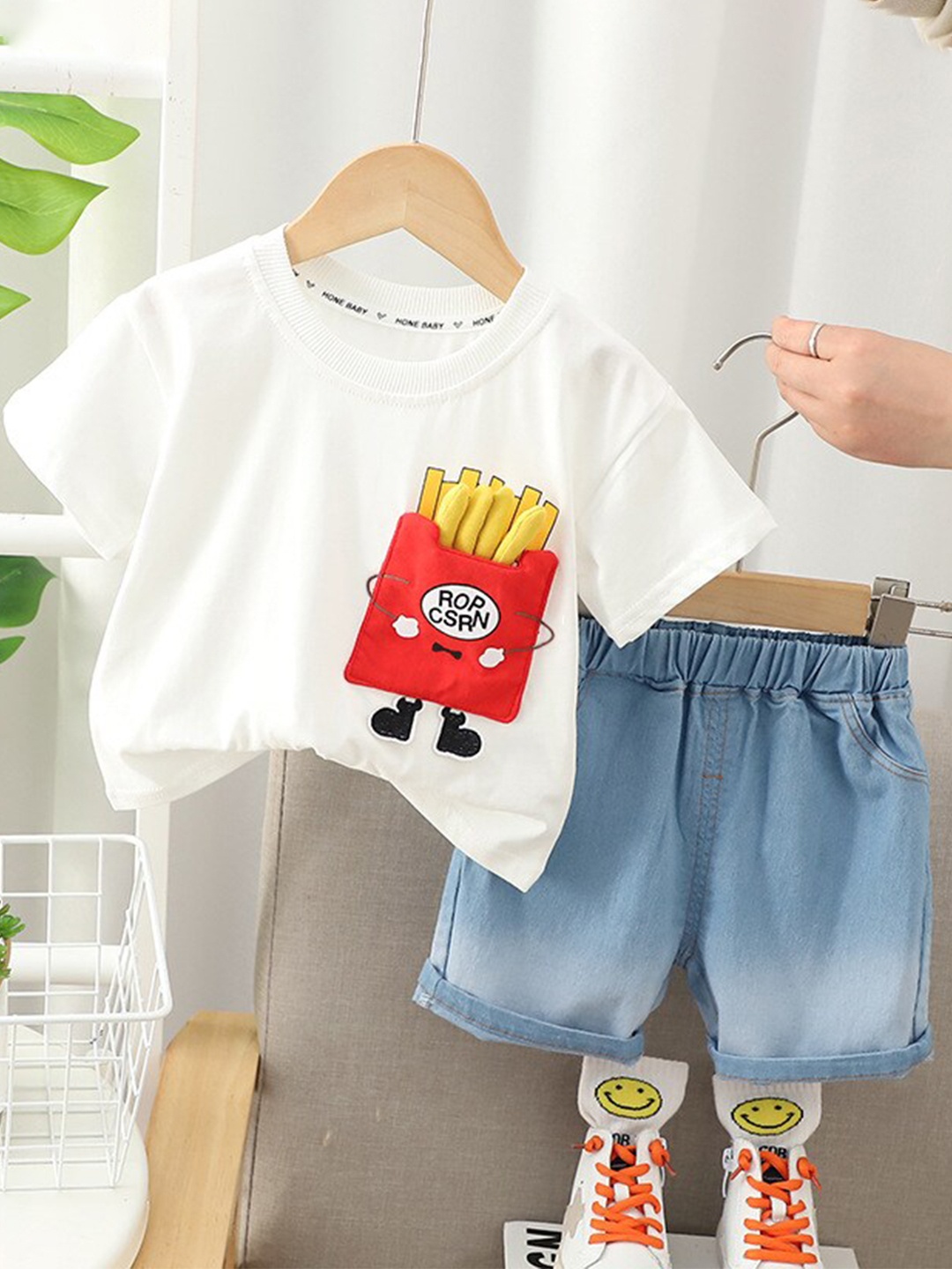 

INCLUD Boys Printed T-Shirt With Shorts, White