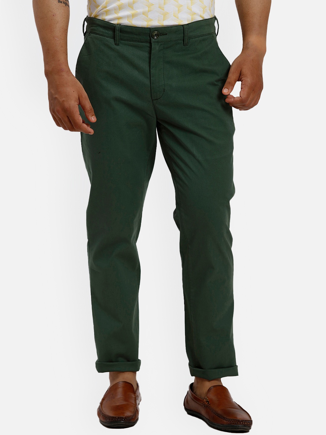 

ColorPlus Men Slim Fit Mid-Rise Plain Flat-Front Chinos, Green