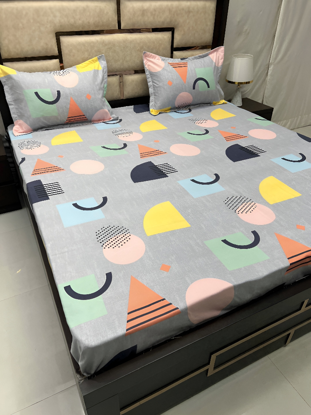 

Pure Decor Amulya Grey Abstract Cotton 250 TC Queen Bedsheet With 2 Pillow Covers