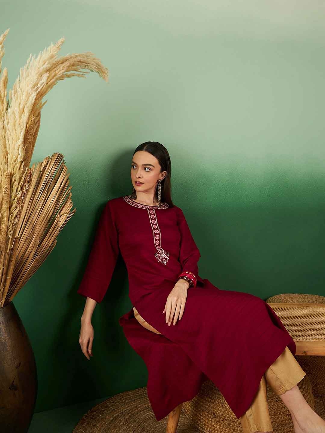 

Sangria Embroidered Round Neck Thread Work Straight Kurta, Maroon