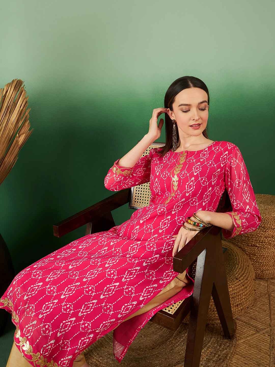 

Sangria Pink Geometric Printed Round Neck Straight Kurta