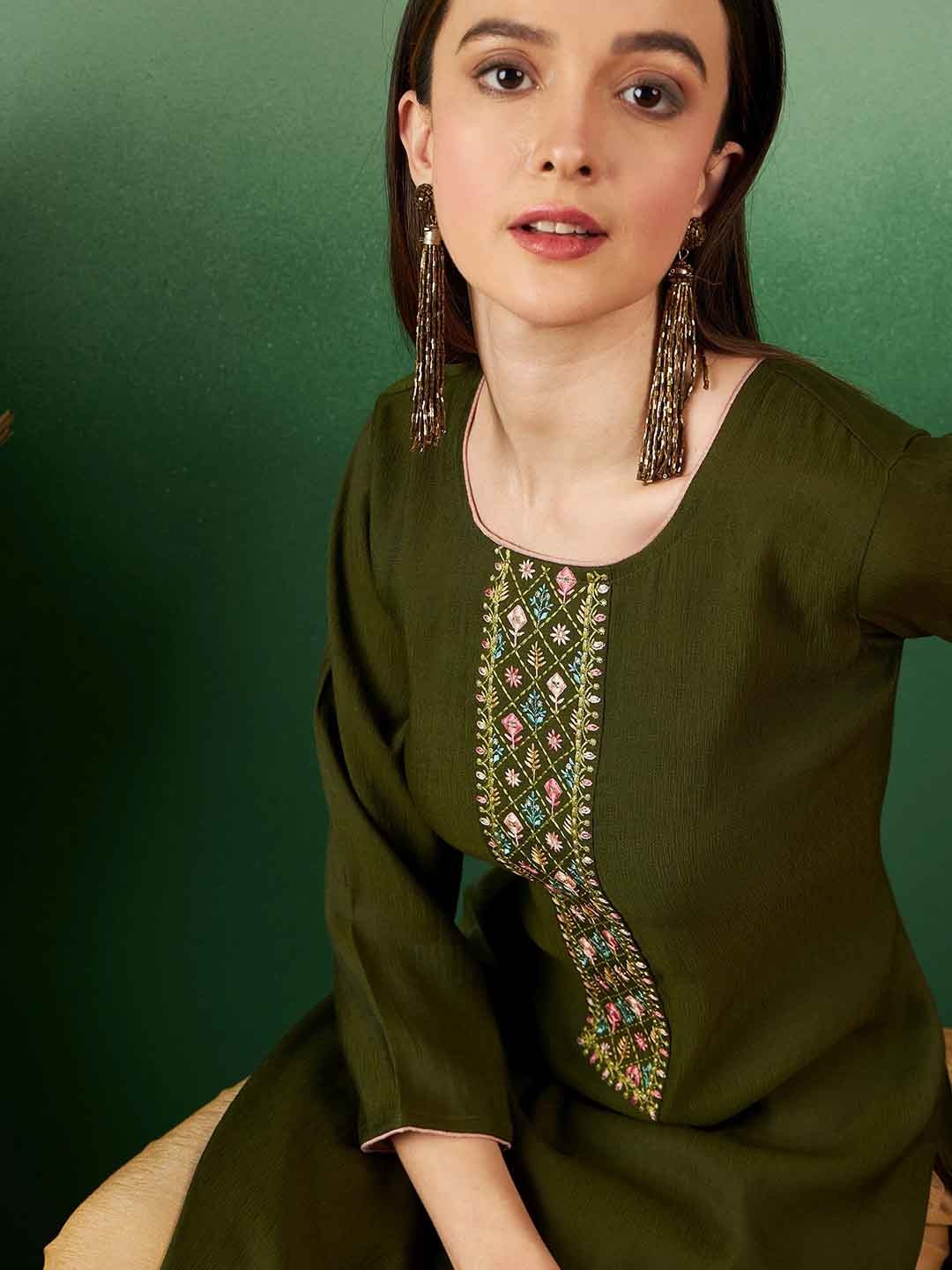 

Sangria Yoke Design Embroidered Round Neck Three-Quarter Sleeves Straight Kurta, Olive