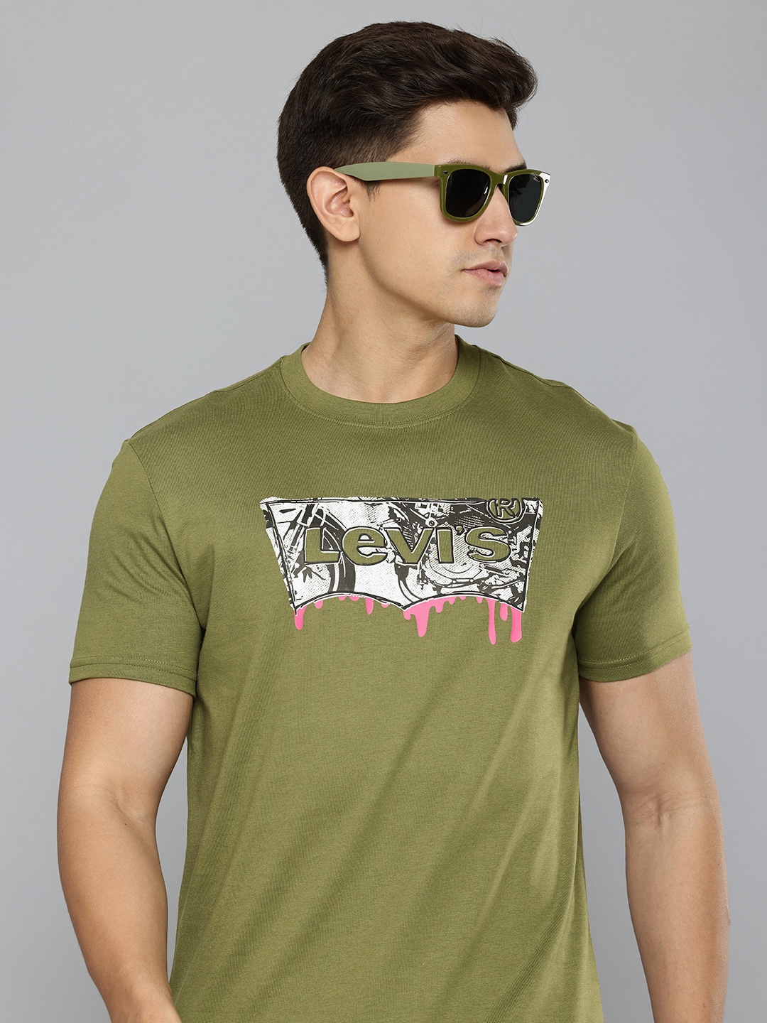 

Levis Men Brand Logo Printed Pure Cotton Slim Fit T-shirt, Olive