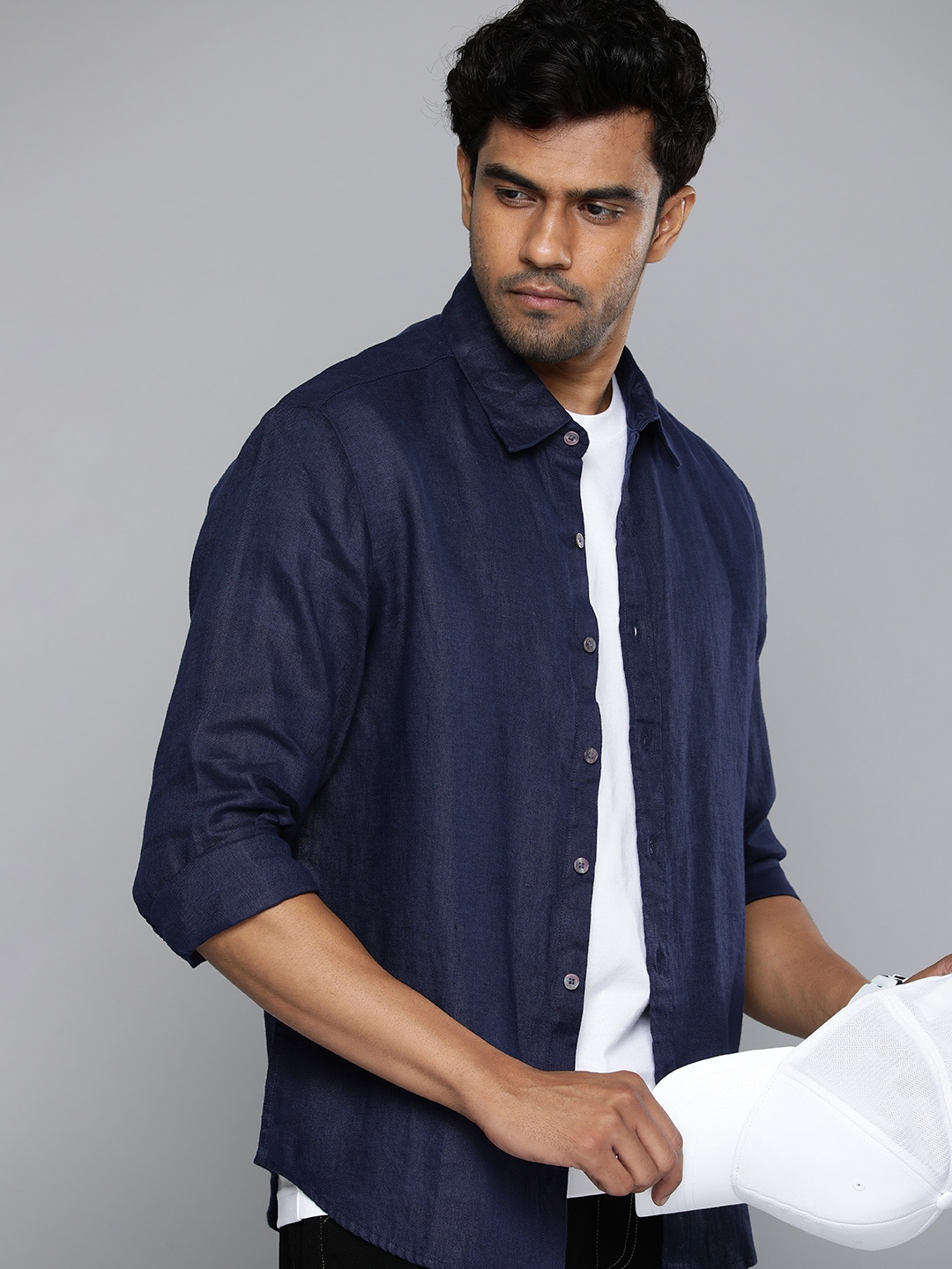 

Levis Slim Fit Opaque Pure Linen Casual Shirt, Navy blue