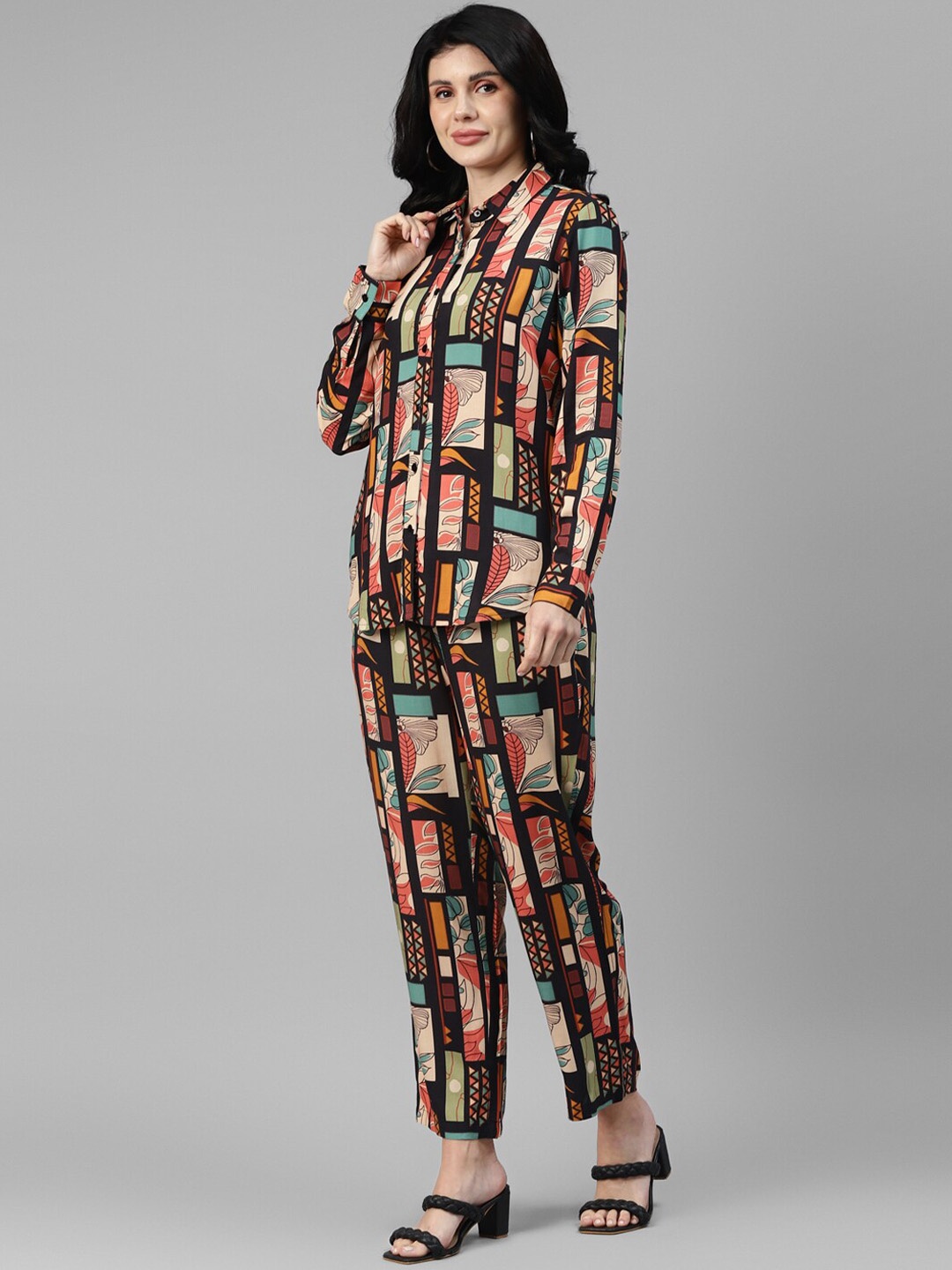 

DEEBACO Botanical-Printed Shirt With Trousers, Black