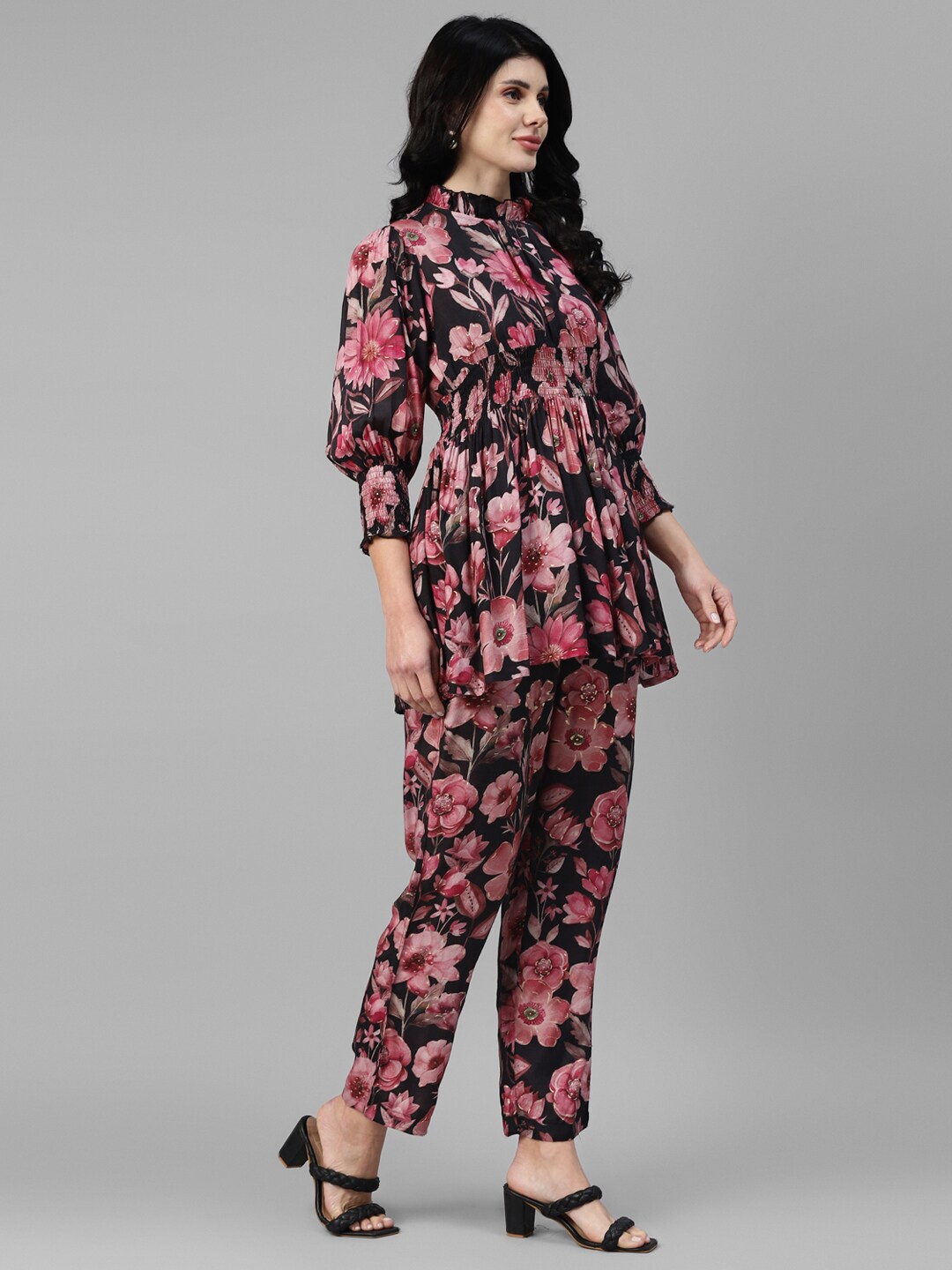 

DEEBACO Floral-Printed High-Neck Peplum, Black