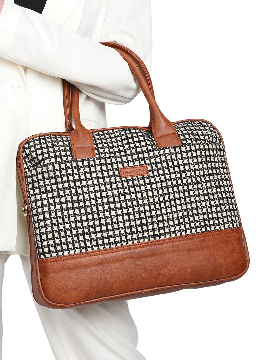 

MINI WESST Unisex Checked Laptop Bag, Beige