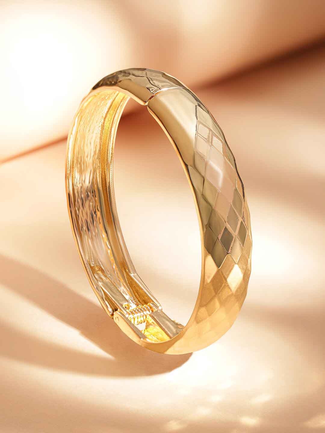 

Rubans Voguish 18K Gold Plated Tarnish water proof Charismatic Chain Bracelet
