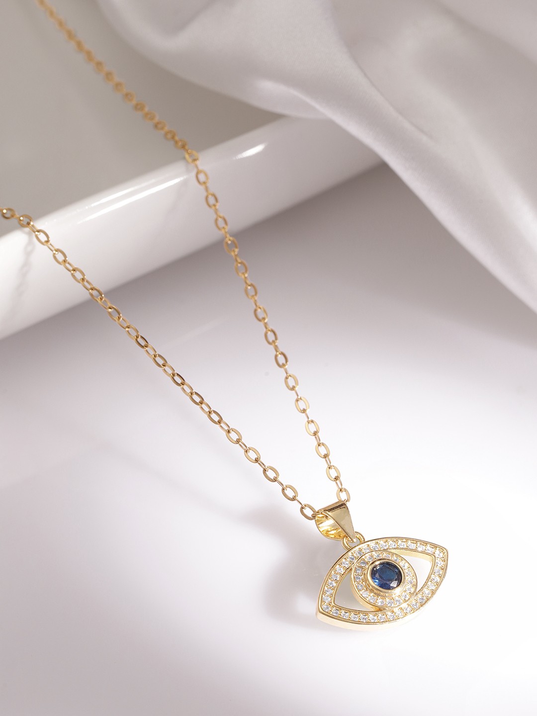 

Rubans Voguish 18k gold plated tarnish free with solid heart pendant necklace