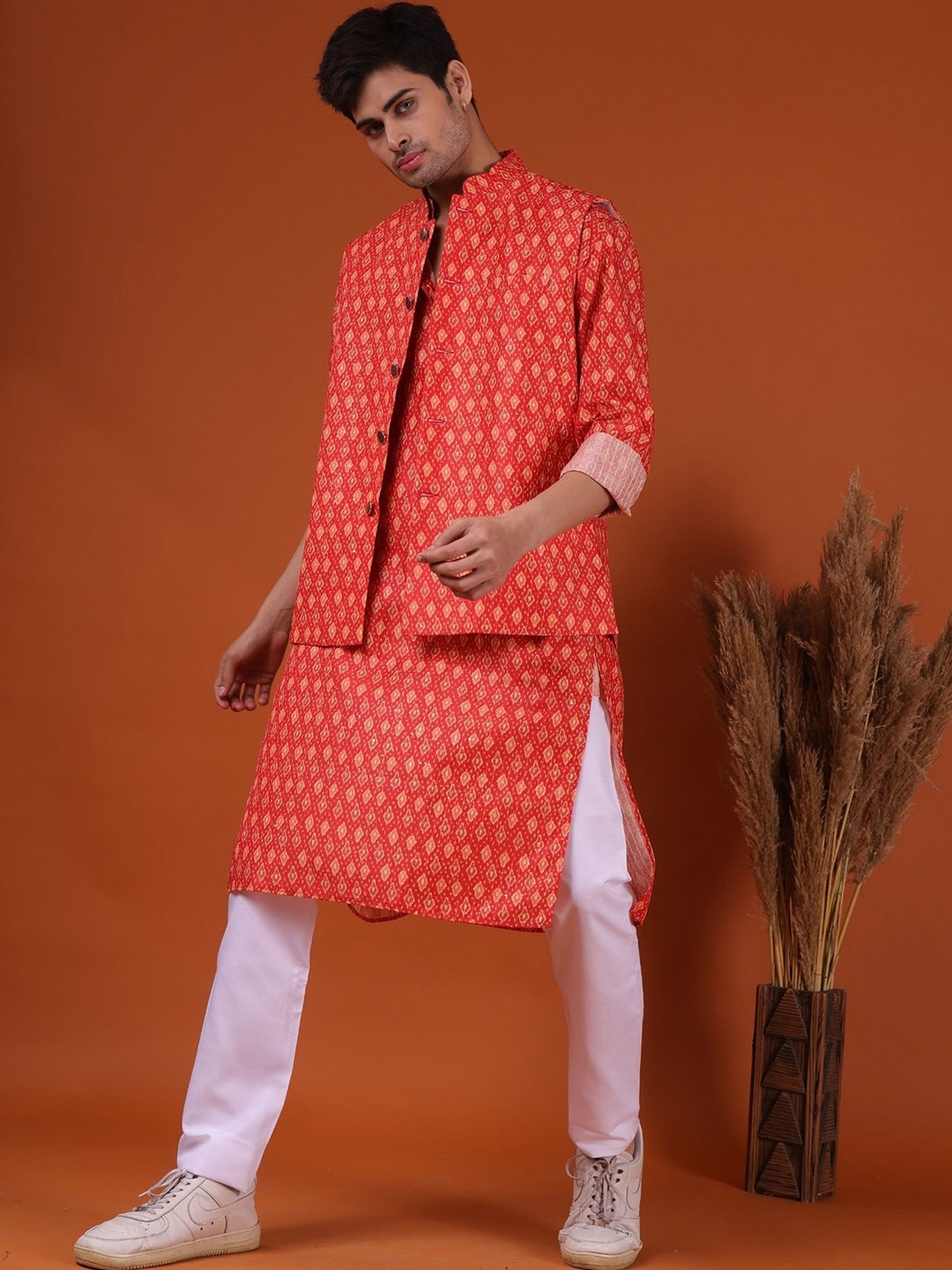 

SHIWAM ETHNIX Ethnic Motifs Printed Mandarin Collar Straight Kurta With Pyjamas & Jacket, Orange