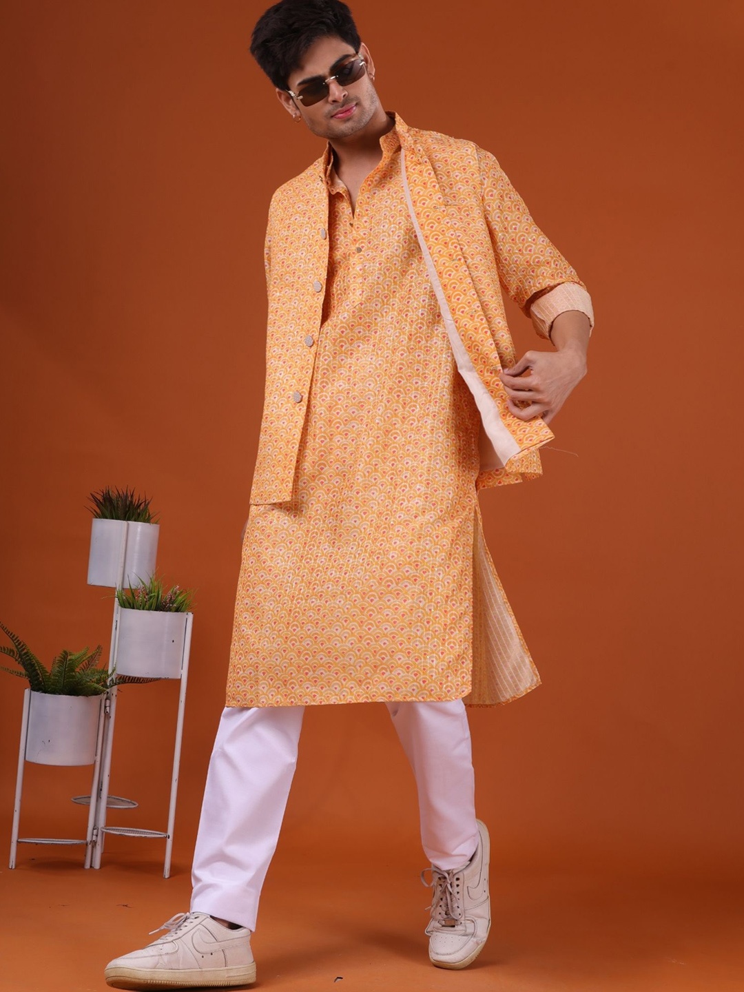 

SHIWAM ETHNIX Ethnic Motifs Printed Mandarin Collar Straight Kurta With Pyjamas & Jacket, Yellow