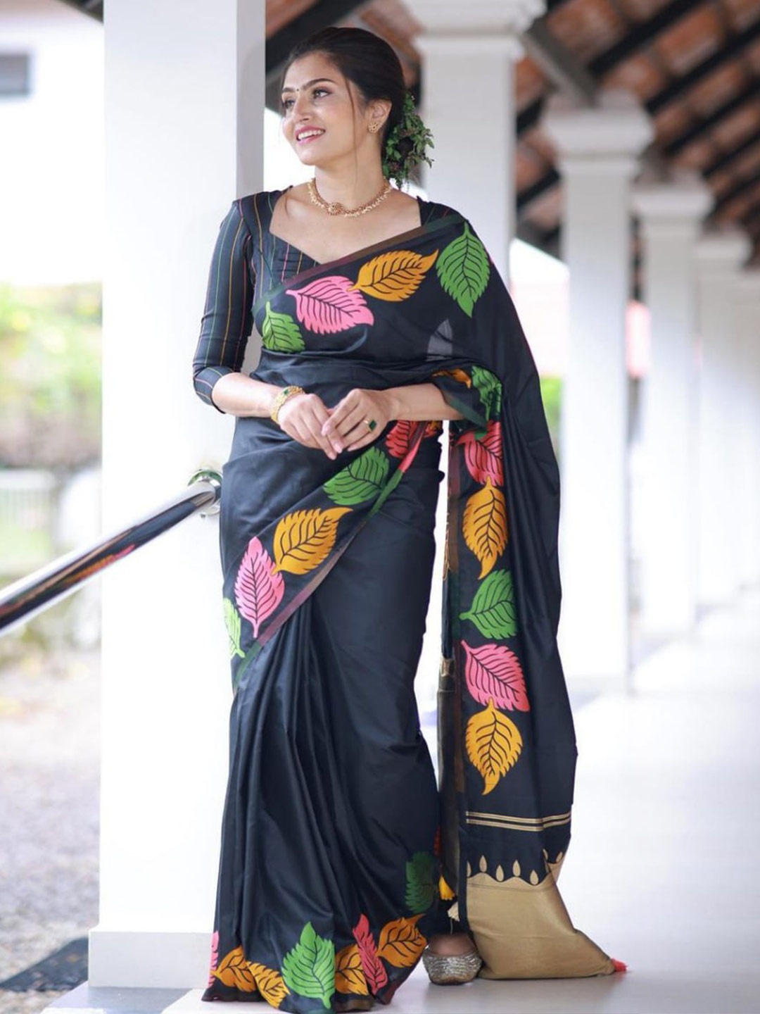 

bansari textiles Woven Design Zari Pure Cotton Kanjeevaram Saree, Black