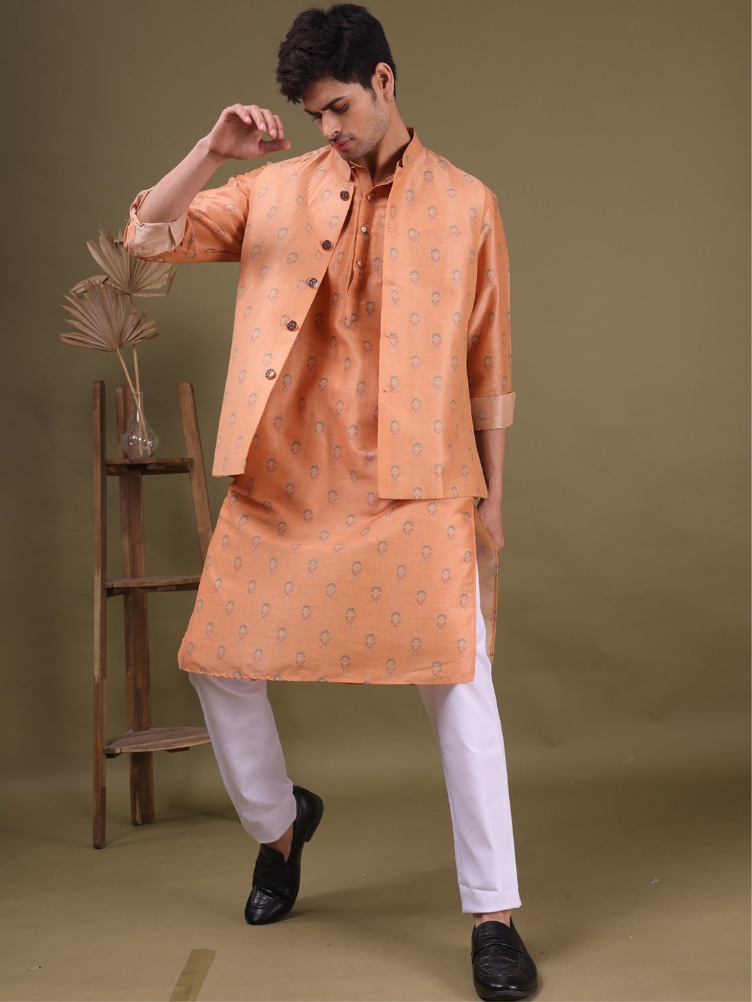 

SHIWAM ETHNIX Ethnic Motifs Printed Mandarin Collar Straight Kurta With Pyjamas & Jacket, Orange