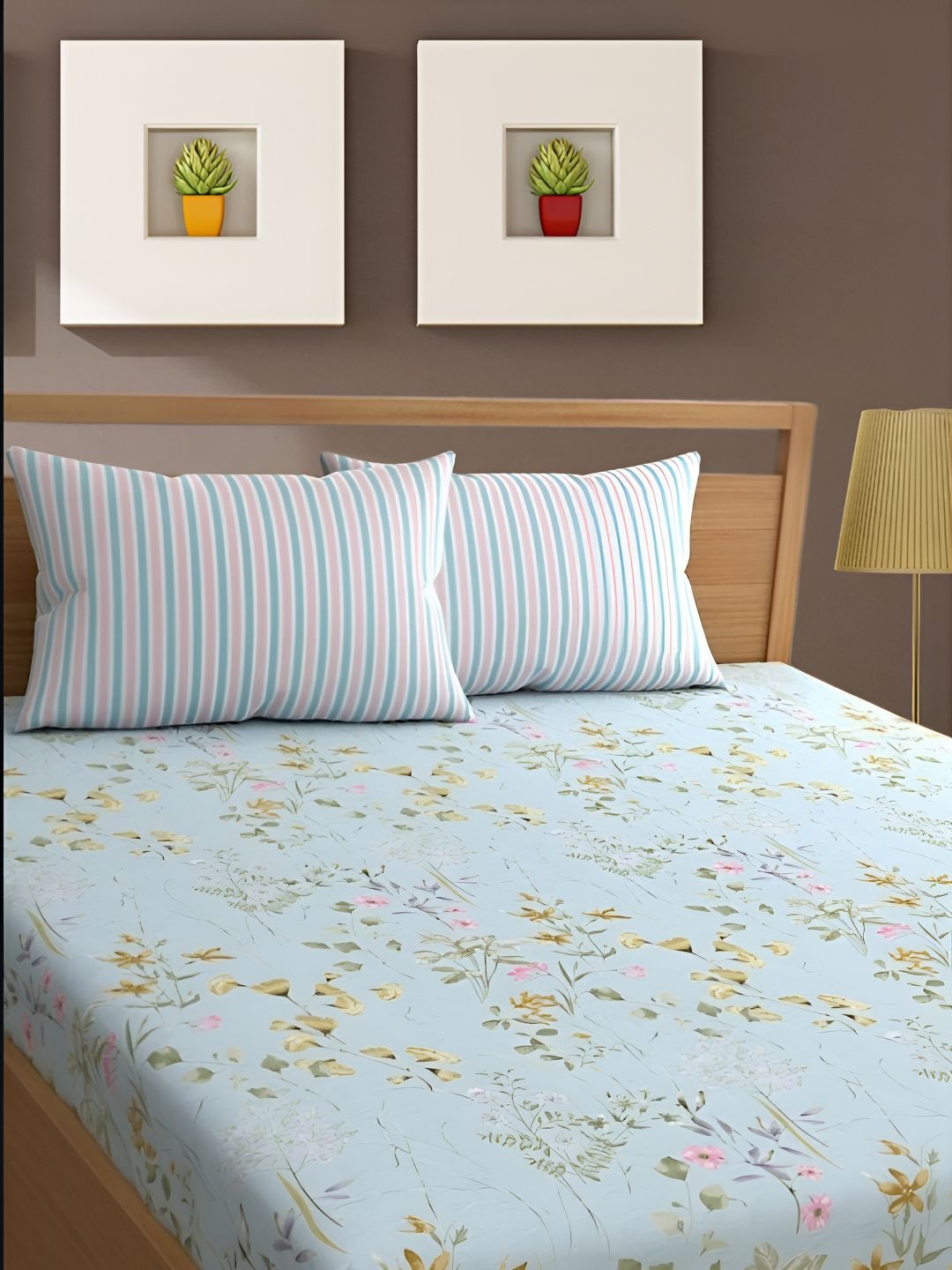 

Bajo's Blue & White Floral 350 TC Cotton Fitted King Bedsheet with 2 Pillow Covers