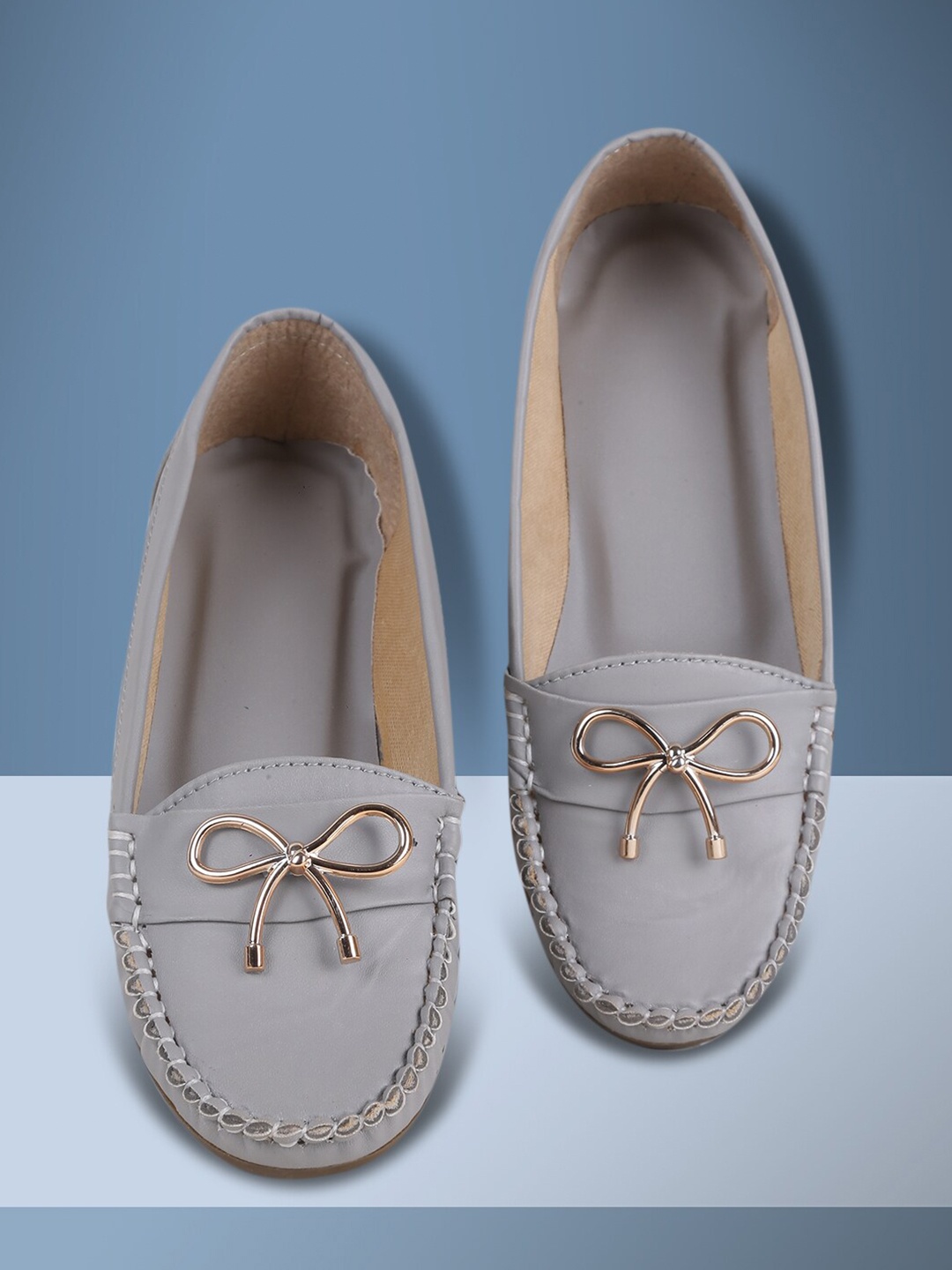 

PERY PAO Girls Embellished Round Toe Loafers, Grey