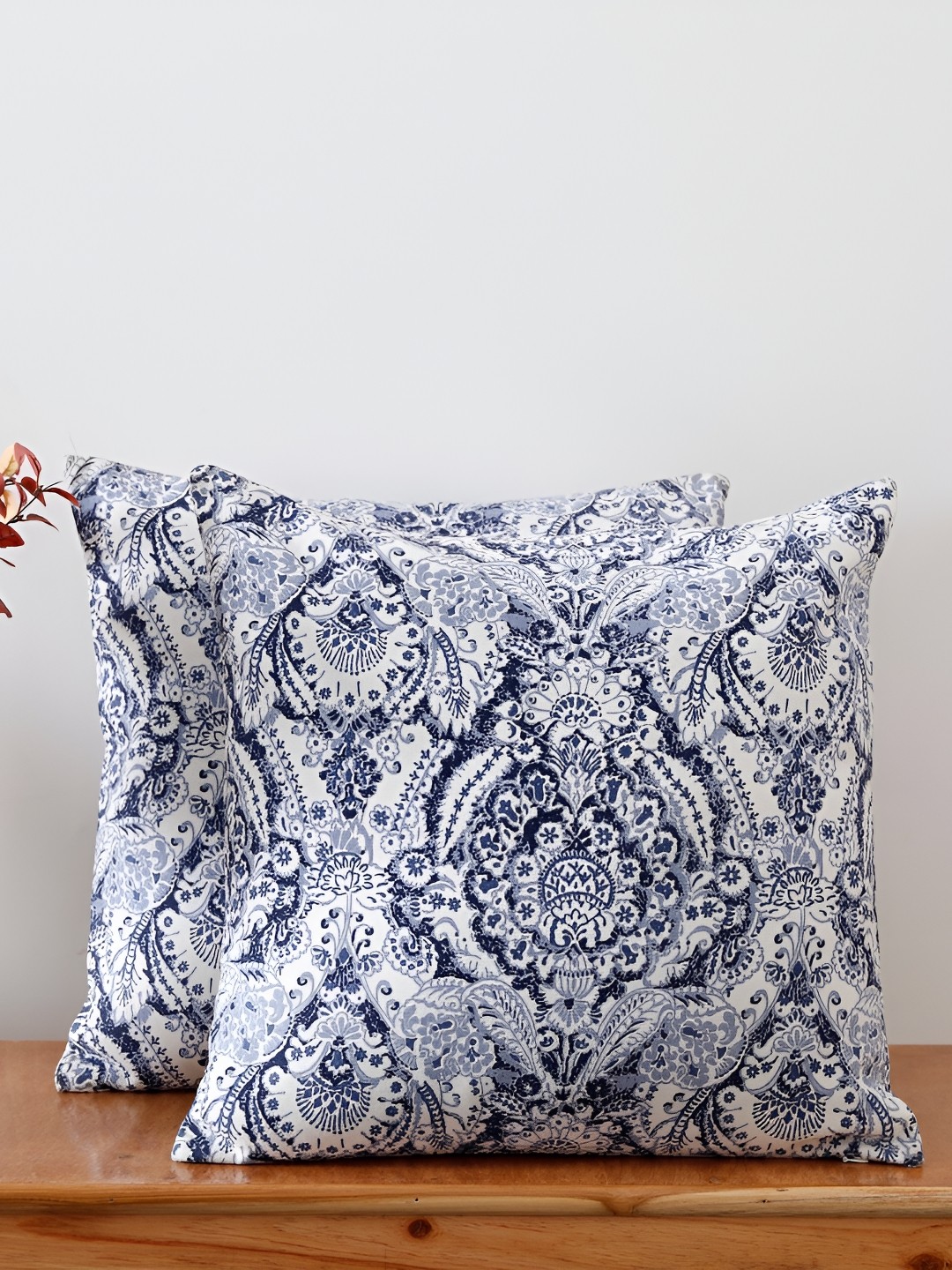 

TARAN LIVING White & Blue 2 Pieces Floral Square Cushion Covers